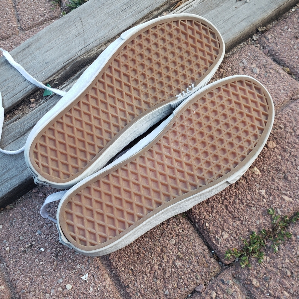 Vans - Picture 5 of 9